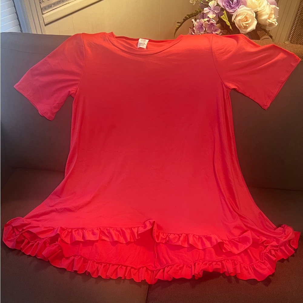 Sz.Medium (runs large) 
Coral s/s Top 
Poly/Spandex
